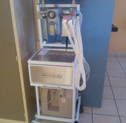 9_Gas anaesthetic machine.jpg